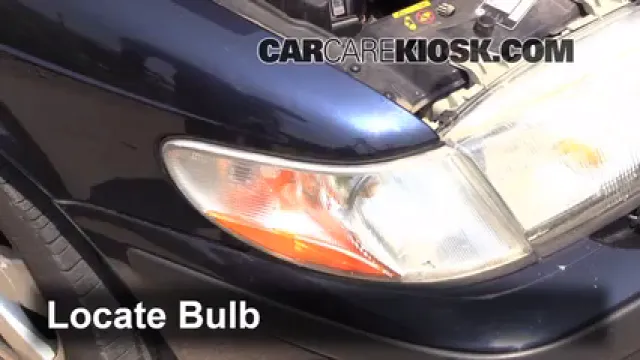 2002 Saab 9-3 SE 2.0L 4 Cyl. Turbo Hatchback (4 Door) Éclairage Feu clignotant avant (remplacer l'ampoule)